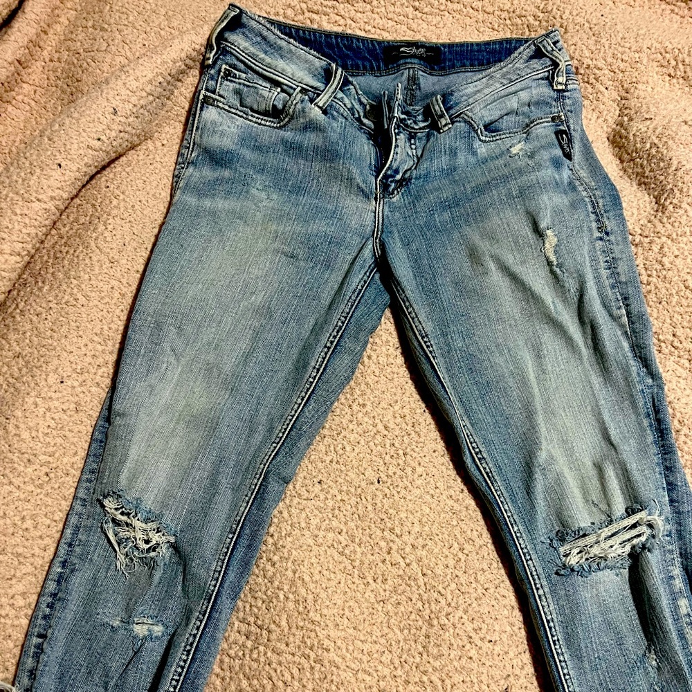 Women’s silver cropped destroyed jeans size 28